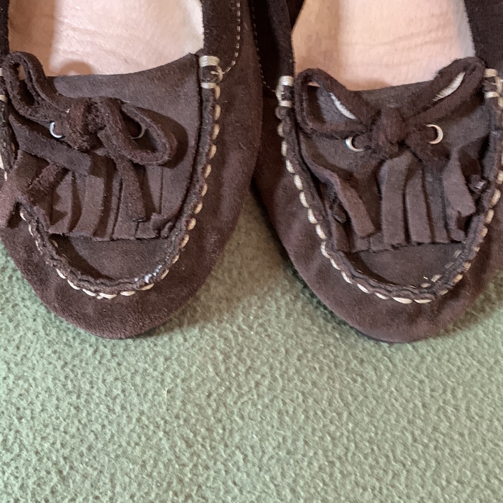 Eddie Bauer brown leather slip-on shoes. Size 8 - Picture 4 of 5